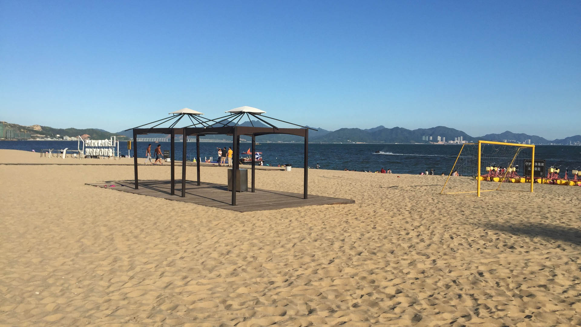 藍(lán)訊集團(tuán)歡樂(lè)海灘游